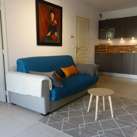 Apartment Lovely With Balcony 5min Train Station