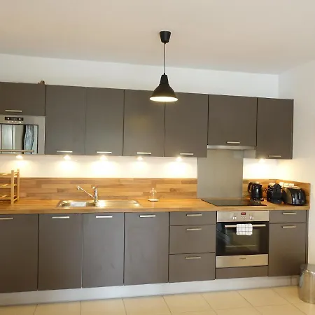 Apartment Lovely With Balcony 5min Train Station